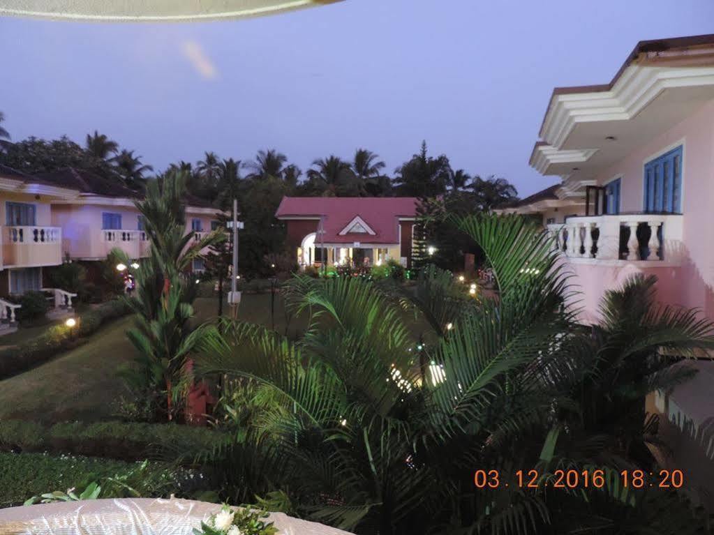 Hotel Coconut Grove Betalbatim Exterior foto